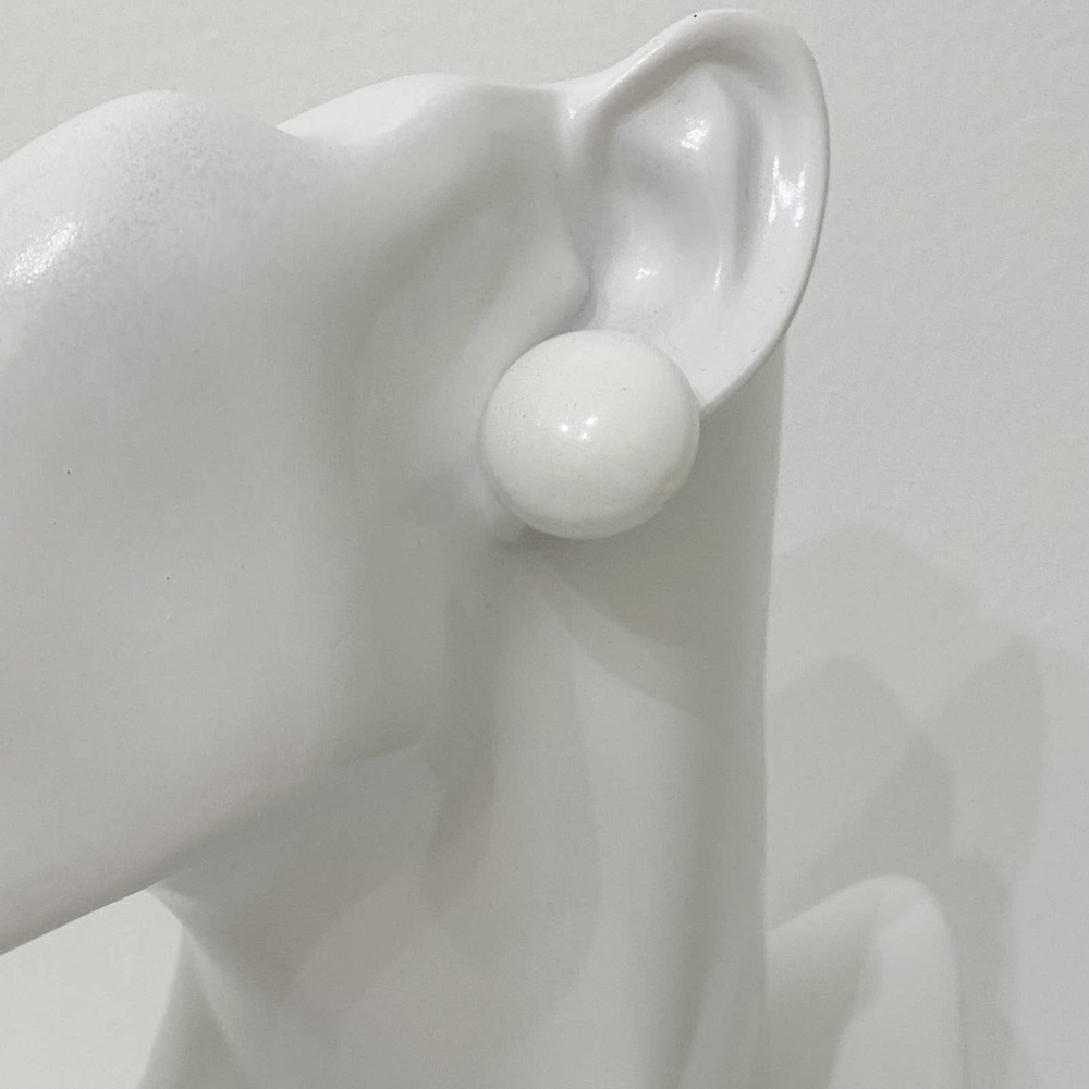 VTG White Round Metal Stud Earrings